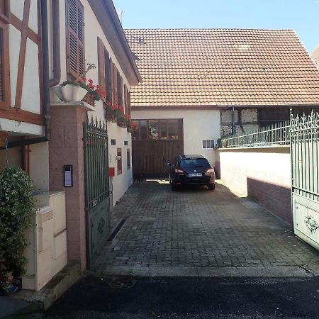 Les Gites De La Tour, Appartement "La Plaine" サン・ティポリット エクステリア 写真